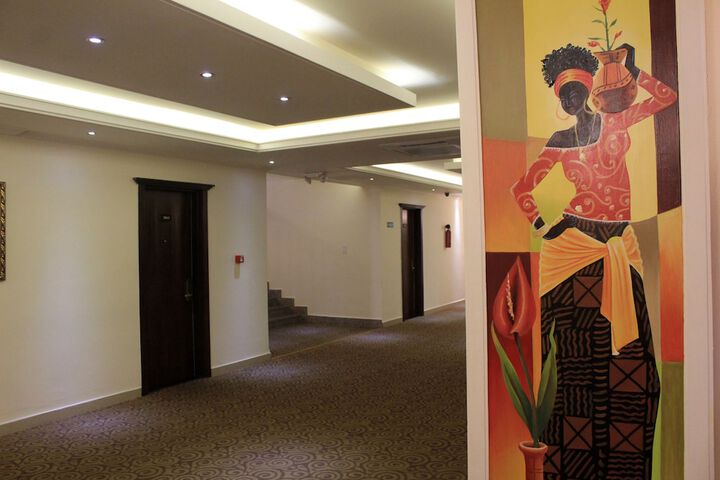 Ballroom/Hall 118 of 128