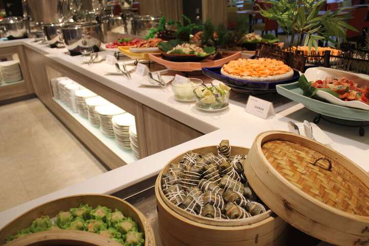Dining 75 of 90