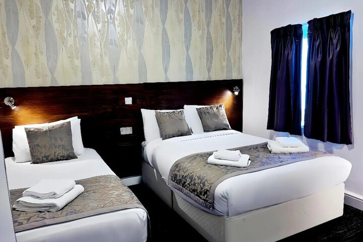 Room 4 of 33