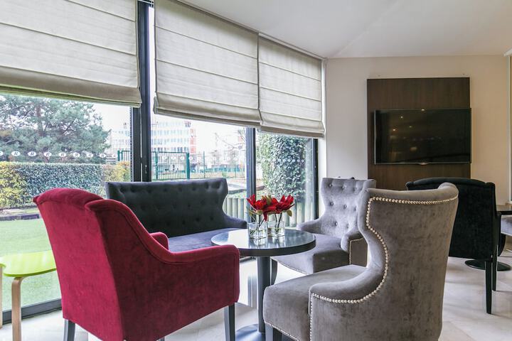 Lounge 48 of 60