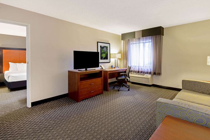 Room 16 of 28