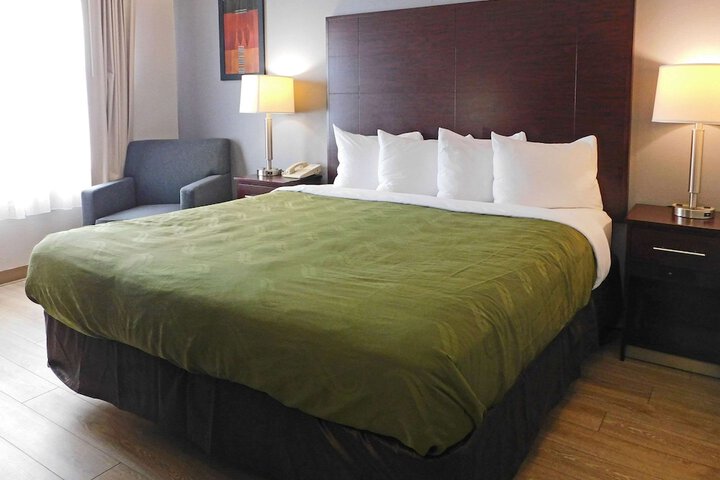 1 King Bed (6 of 6)