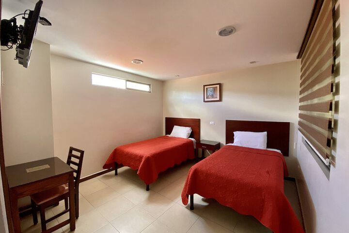 Room 7 of 33