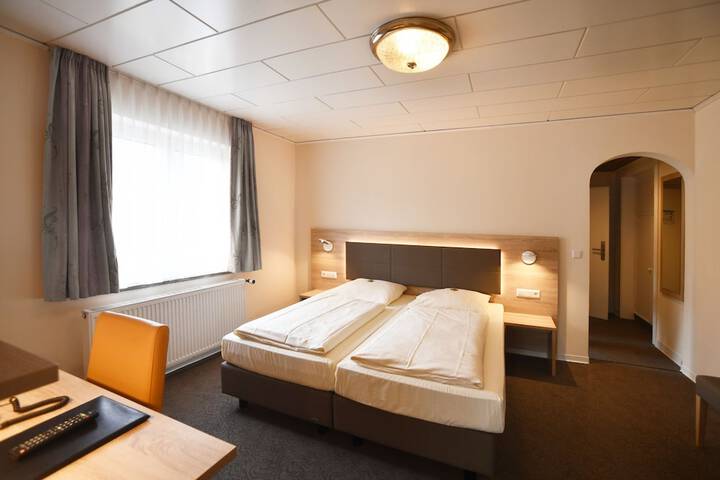 Room 16 of 83