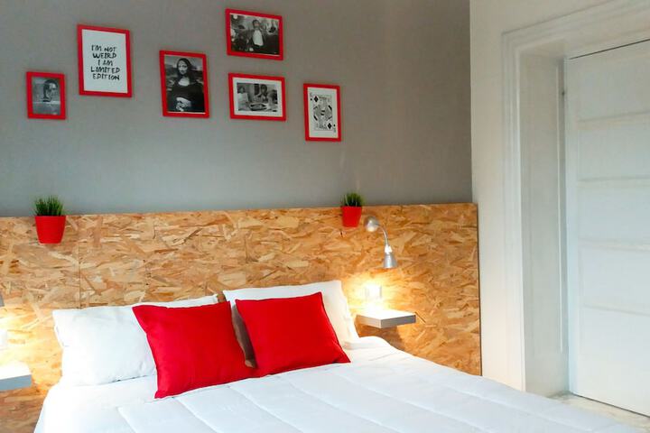 Room 8 of 10