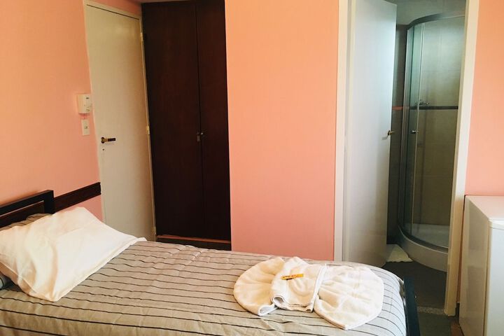 Room 12 of 48