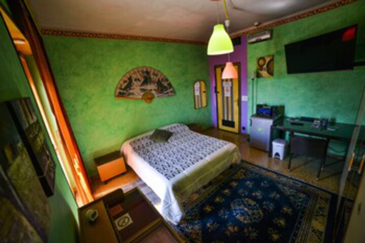 Room 26 of 34