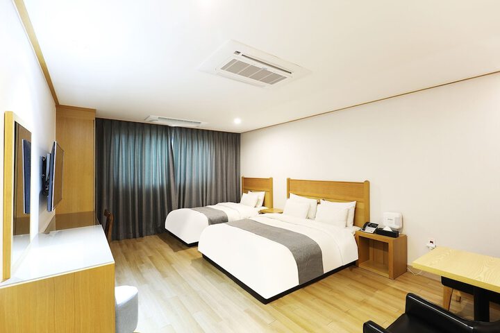 Room 15 of 49