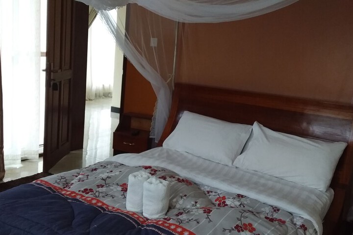 Room 5 of 17
