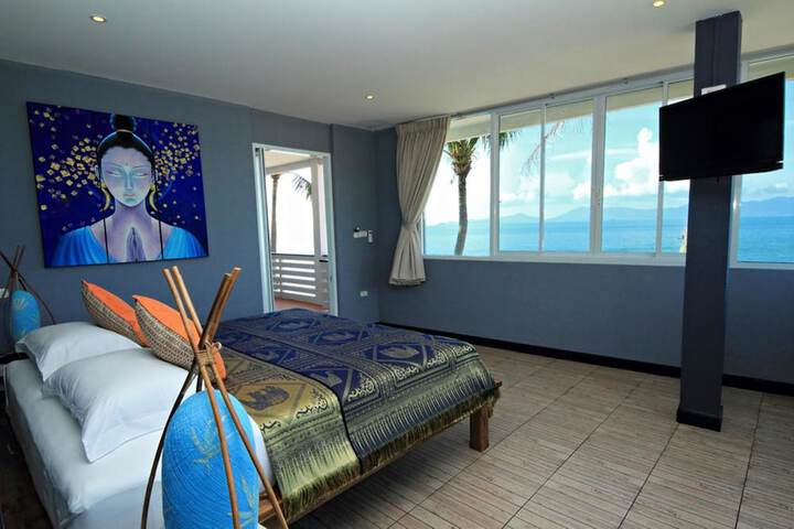 Room 4 of 30