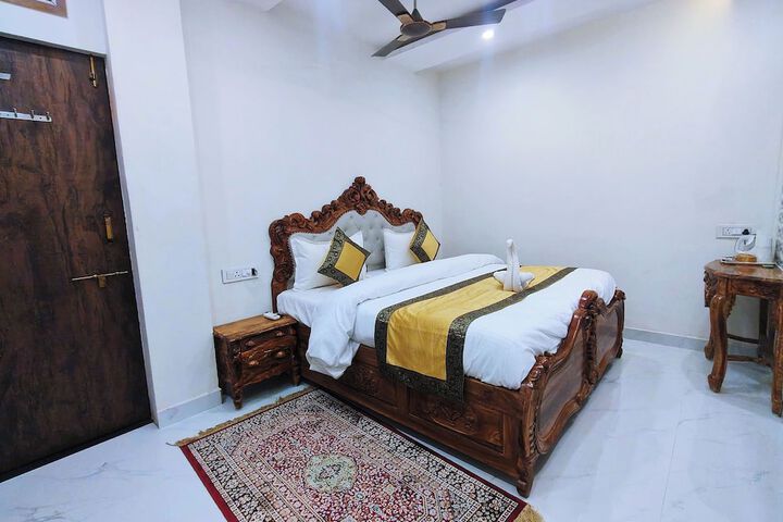 Room 18 of 33