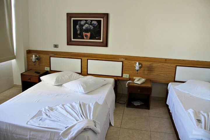 Room 4 of 9