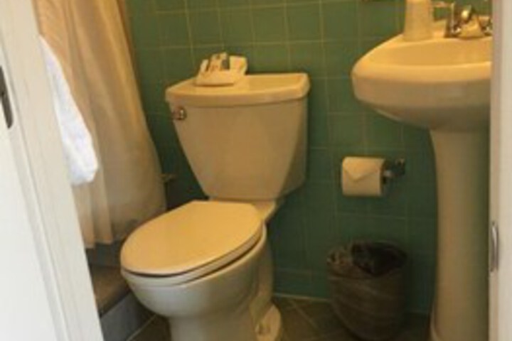 Room 14 of 18