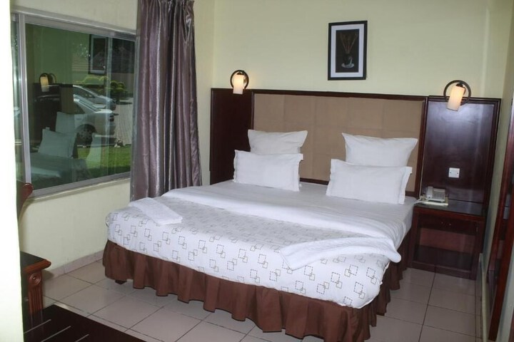 Room 18 of 48