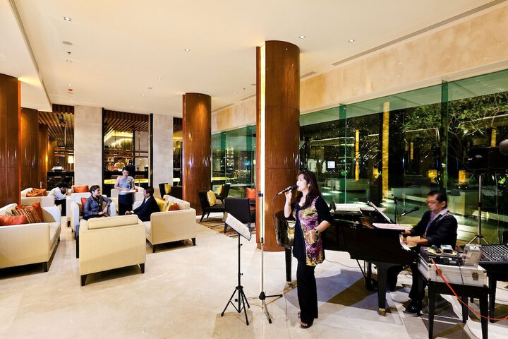 Lounge 77 of 100