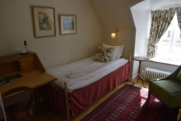 Room 6 of 65