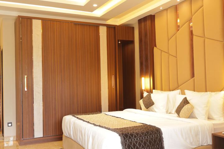 Room 18 of 65