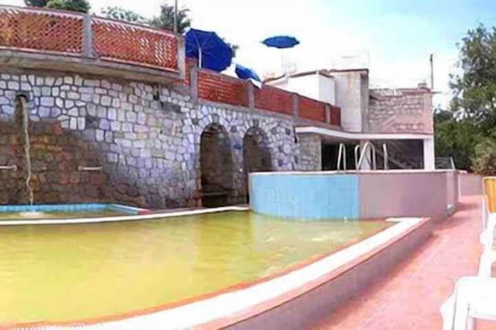 Pools & Facilities