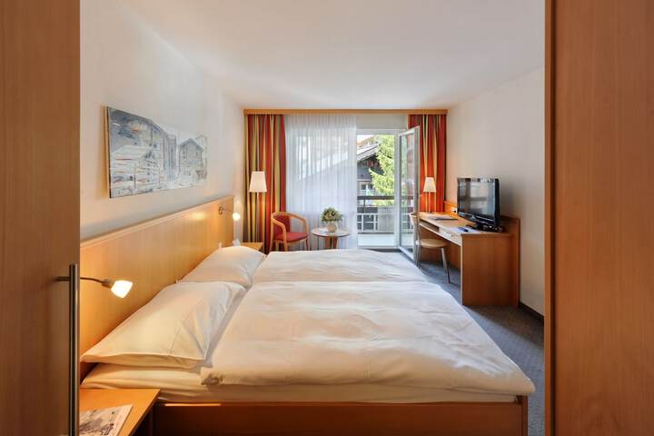 Room 25 of 97