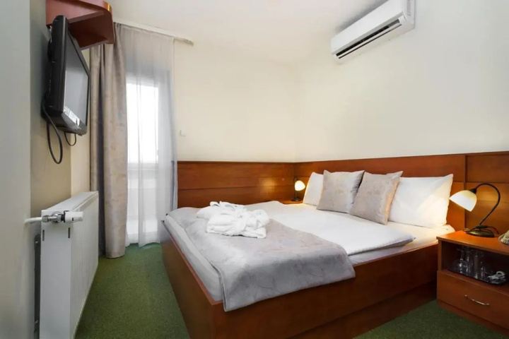 Room 4 of 24