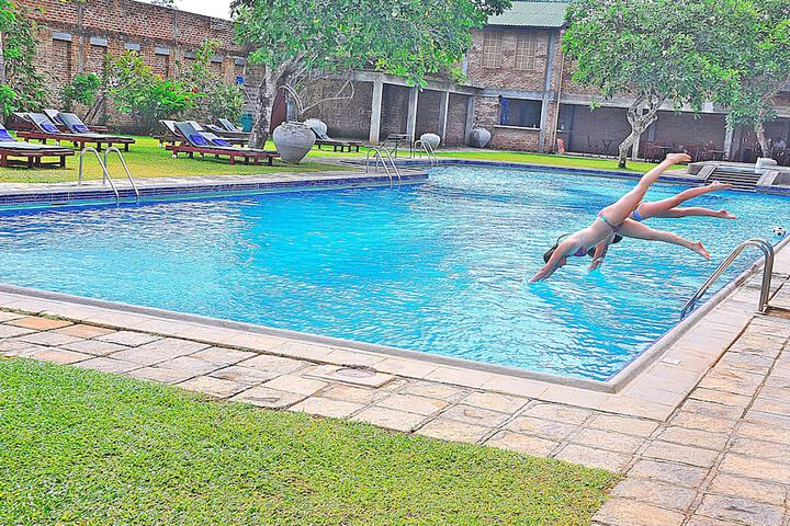 Hotel with Pool