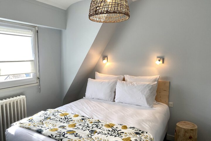 Room 5 of 82