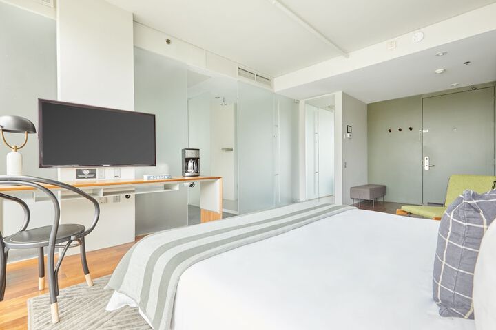 Room 11 of 36