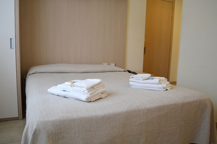 Room 14 of 33