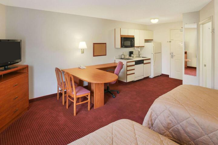 1 Queen Bed Efficiency (16 of 29)