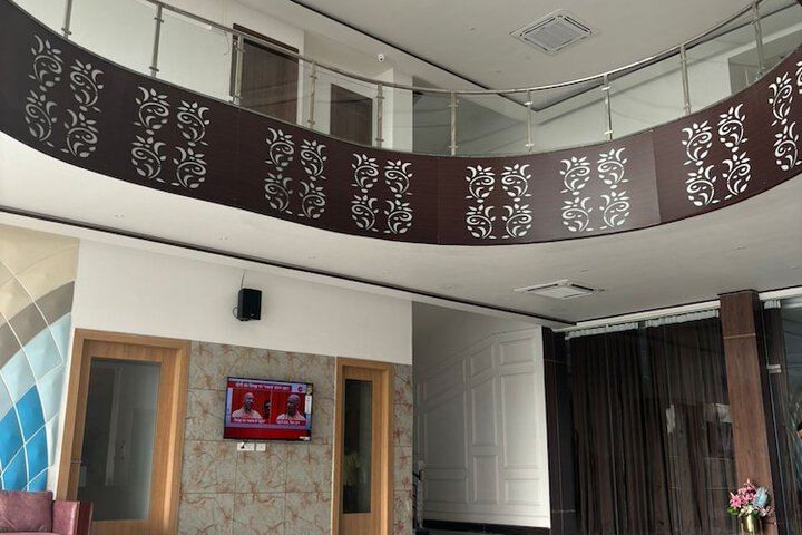 Ballroom/Hall 15 of 17