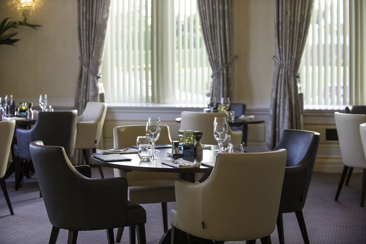 Dining 33 of 44