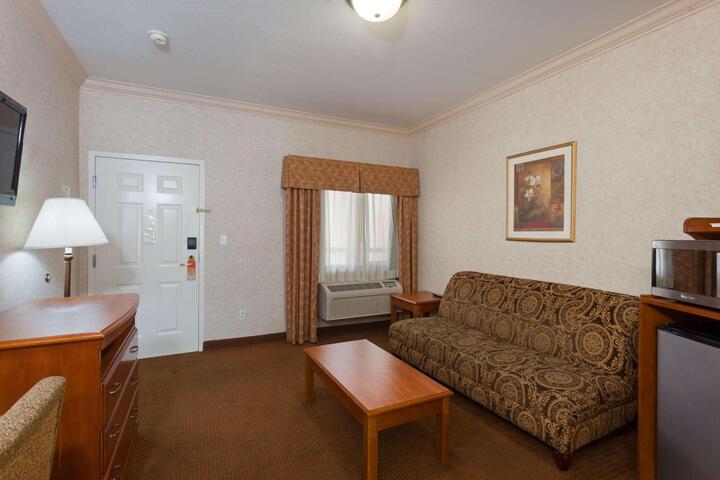 2 Queen Beds (9 of 16)