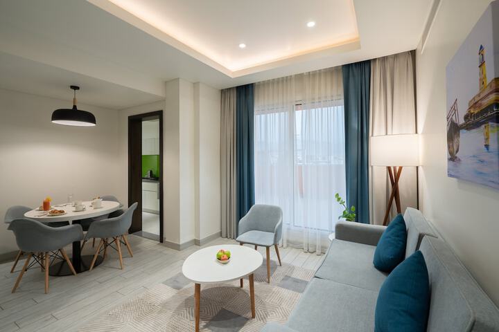Room 32 of 65