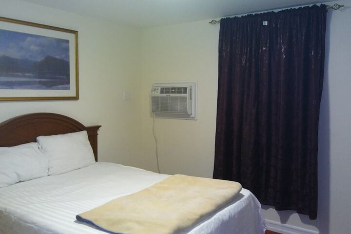 Room 4 of 28