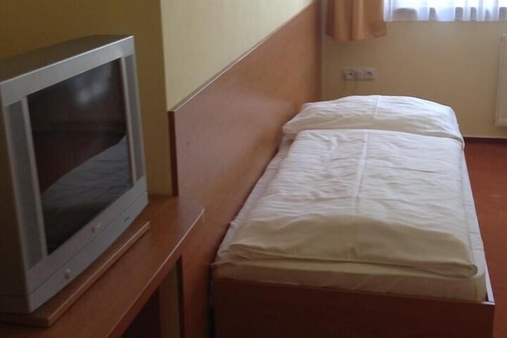 Room 11 of 65