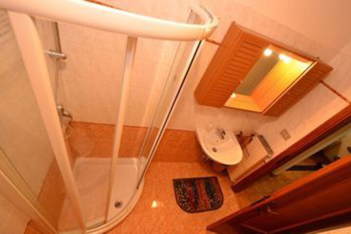 Room 3 of 10