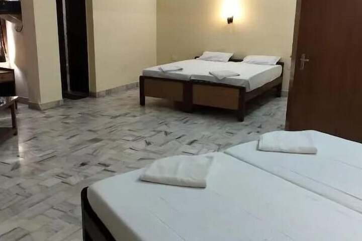 Room 4 of 11