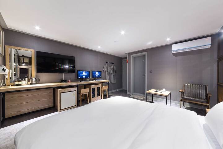 Room 22 of 38