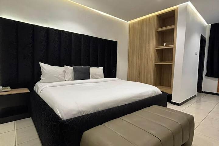 Room 8 of 47