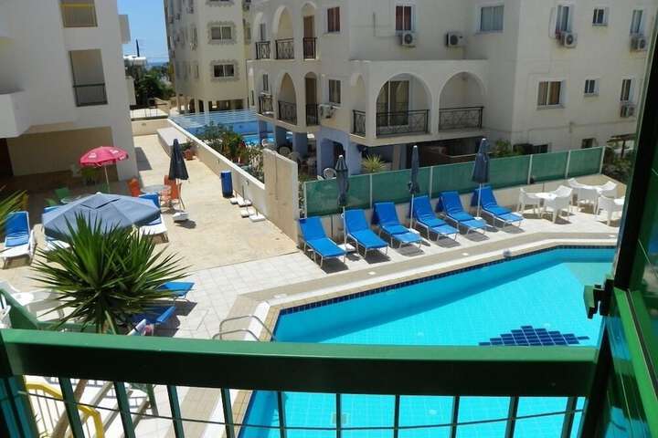 Hotel Pool