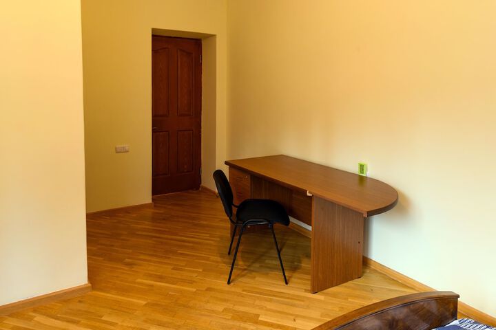 Room 25 of 27
