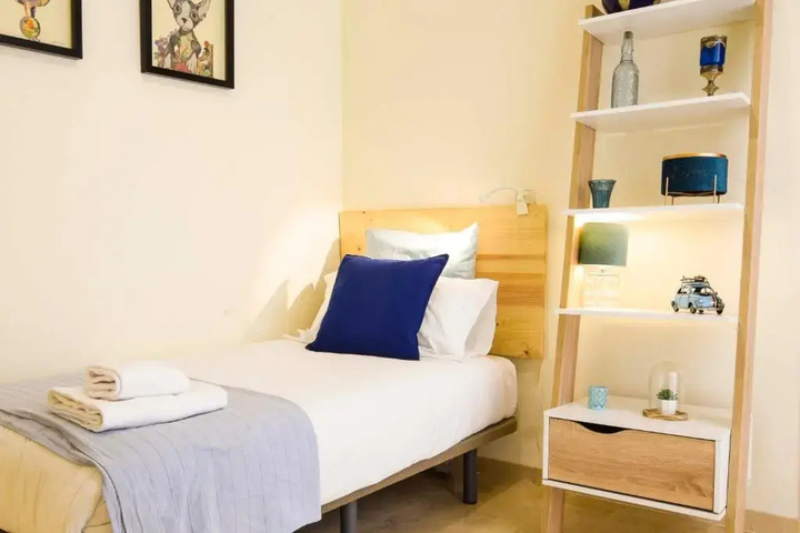 Room 4 of 10