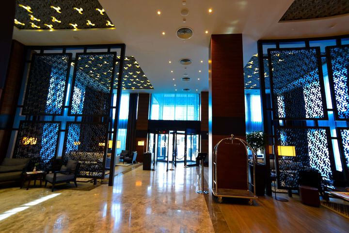 Entrance & Lobby