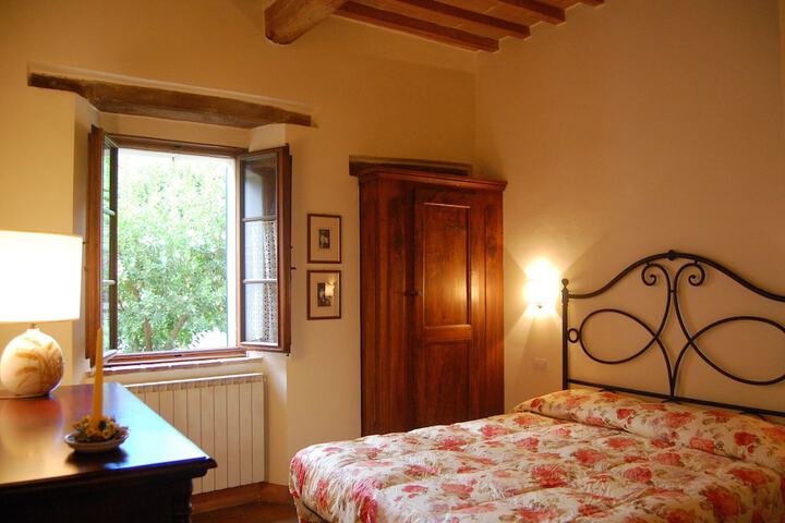 Room 5 of 32