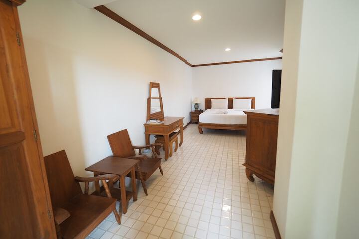 Room 12 of 32