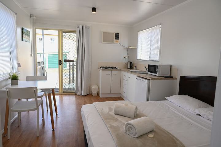Room 4 of 81