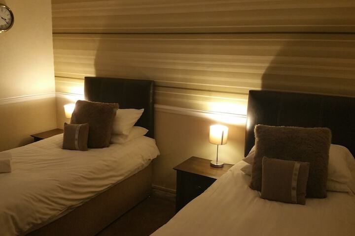 Room 9 of 29