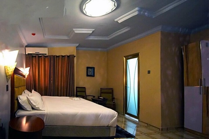 Room 5 of 21