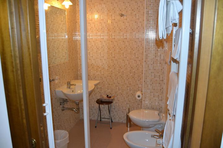 Room 13 of 35