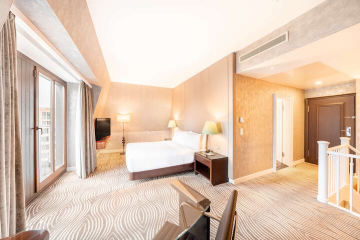 Room 43 of 201